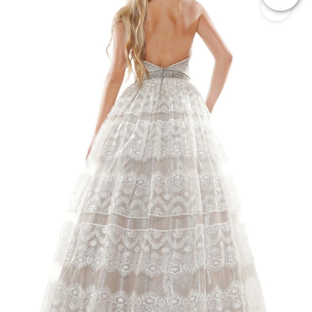 Dresse - Picture 3 of 5